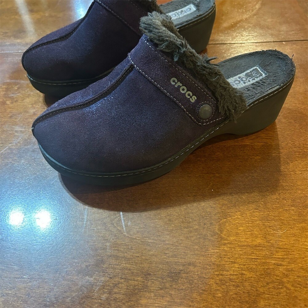 Crocs Mule Clogs Womens Size 9 Dark Purple Faux Fur Lined Wedge Slip On